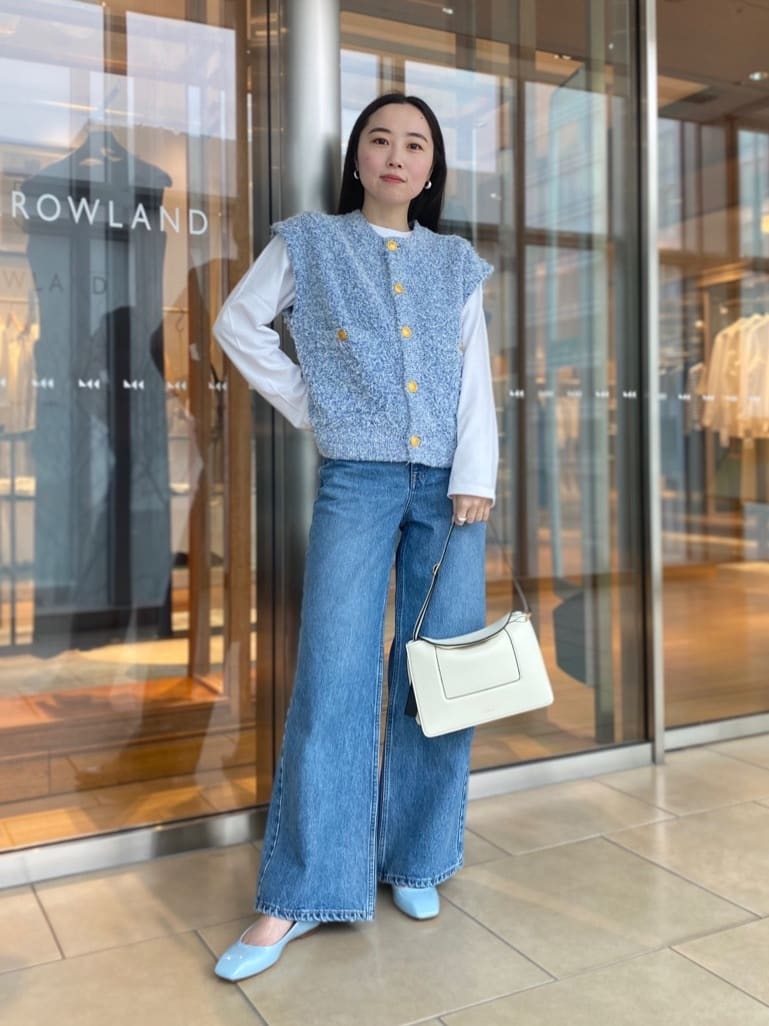 TOMORROWLANDスタッフのデニムパンツを使ったレディースファッション