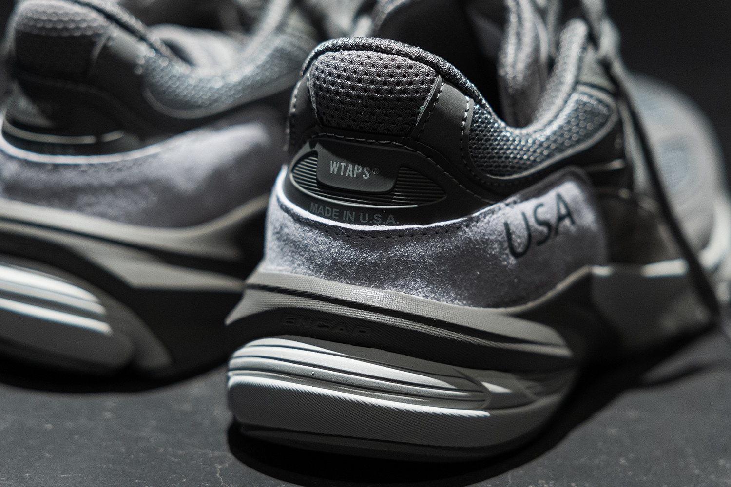 ニューバランス」と「ダブルタップス」による最新コラボスニーカー