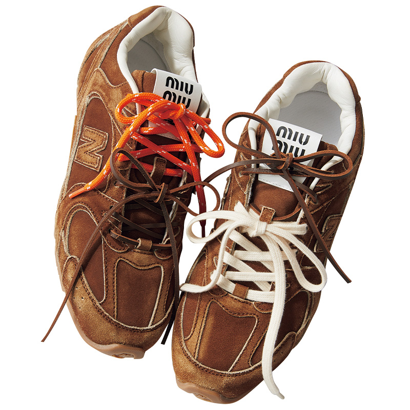 大人気コラボ【New Balance × MIU MIU】“一張羅スニーカー”で普段着を