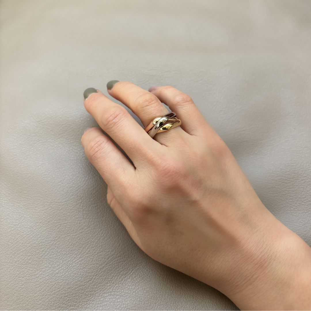 カルティエ新作の四角い「トリニティ」が想像以上に合わせやすい