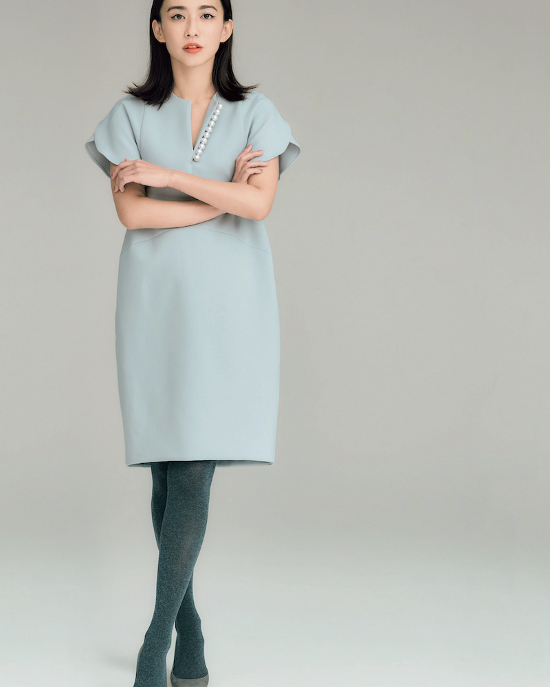 滝クリ”ワンピで話題沸騰！YOKO CHANのパール付きアイテム5選 | VERY