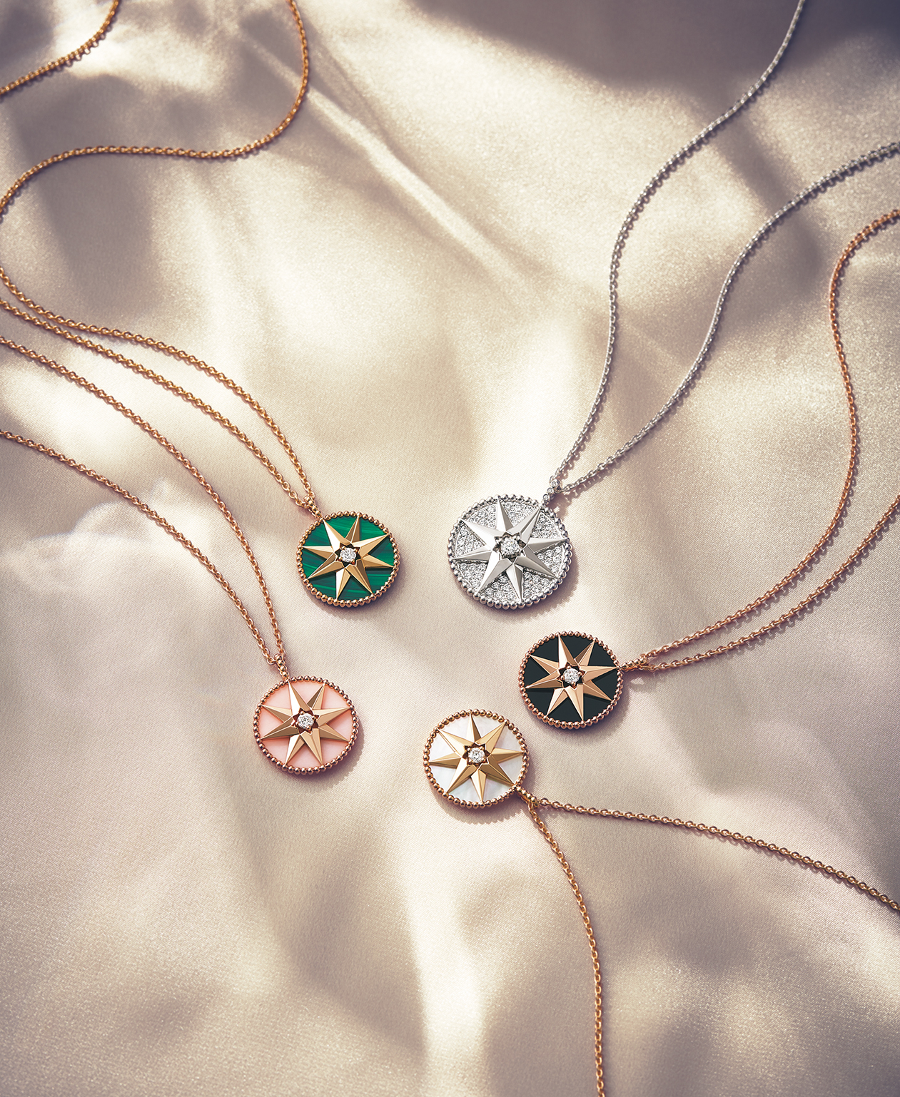 大人のご褒美ジュエリーは「ディオール」のローズ デ ヴァン | VERY NaVY