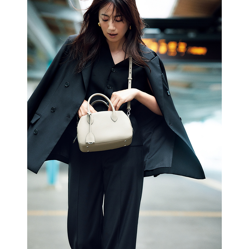 東原亜希さん「電車で送迎するようになってジャケットを着る機会が増え