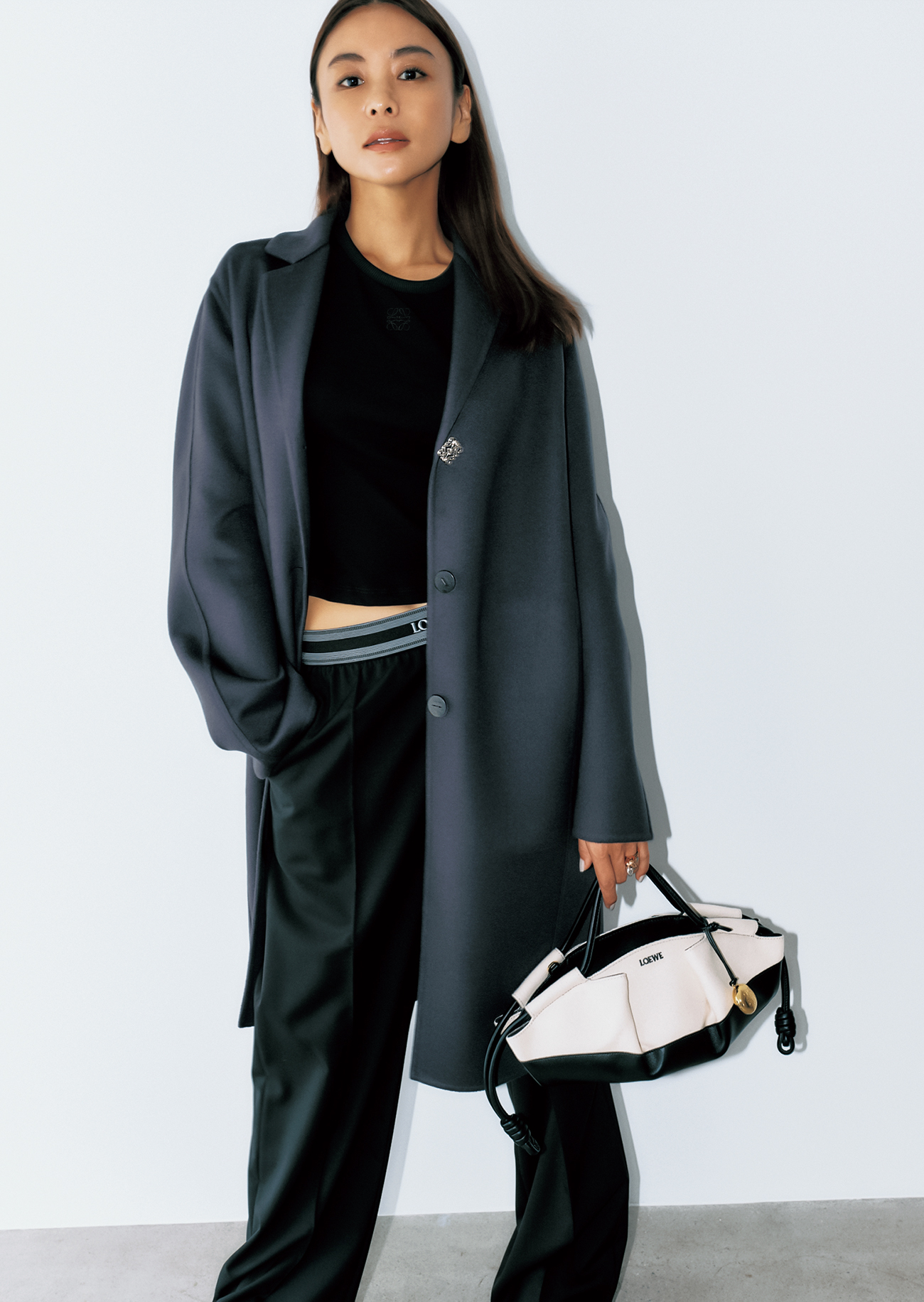 欲しいのは長く愛せるベーシック「秋はロエベで服を買う」 | VERY NaVY