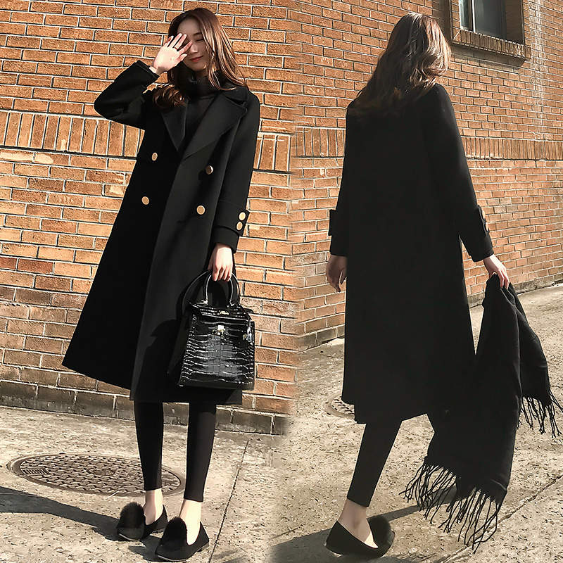 金ボタンのダブルチェスターコート トレンド シンプル ゆったり 金