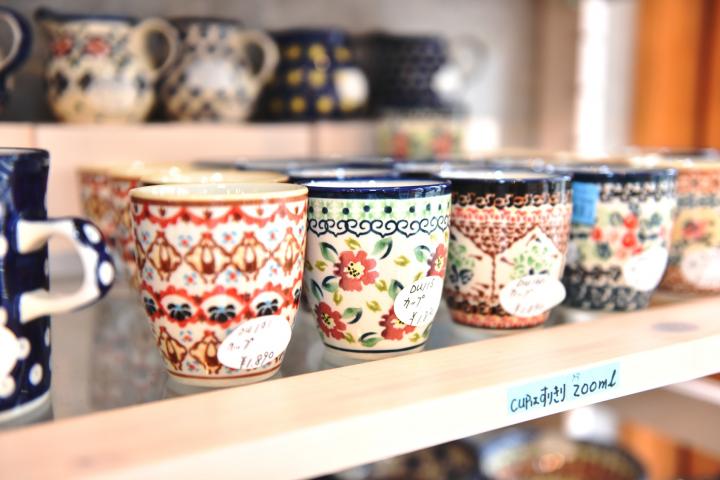 人気上昇中♪ ポーランド陶器専門の隠れ家的雑貨店「おさらや