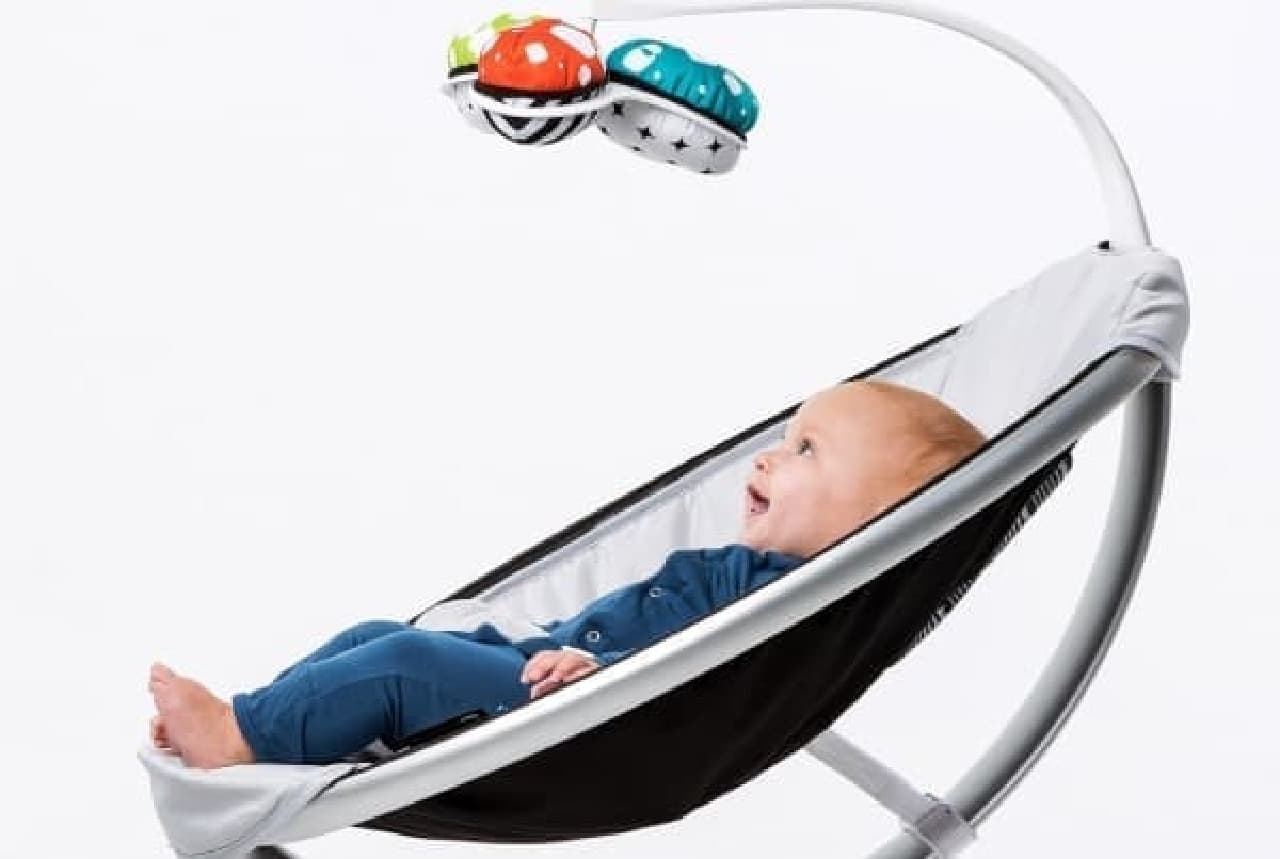 スマホで操作できる電動バウンサー「mamaRoo3.0」、ママのように