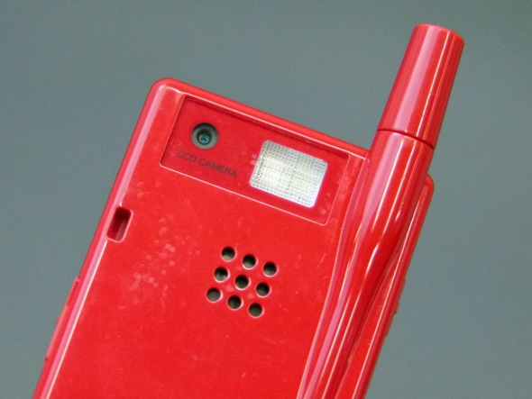 au Design project初号機 MoMAなどに永久所蔵されたケータイ「INFOBAR