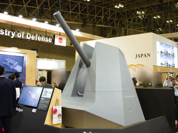 レールガンの“ちょっと先の姿”、防衛装備庁が公開 陸上での運用も検討