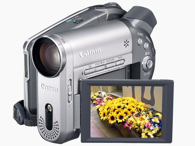 軽・薄・小で写真がキレイ――キヤノン初のDVDビデオカメラ - ITmedia NEWS