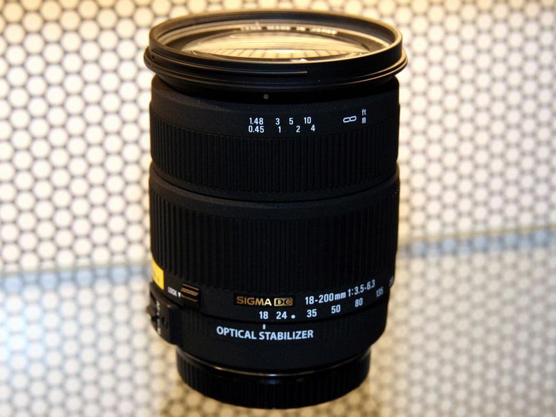 シグマ、18-200ミリのデジ一眼用手ブレ補正機能付きレンズなど
