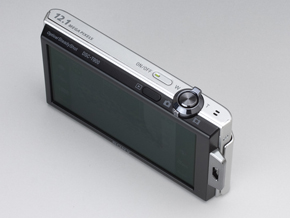 物欲を刺激するスリムデザイン、ソニー「DSC-T900」：3万円台で買える