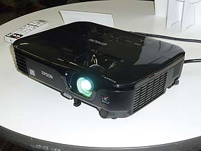 エプソン、6万円を切るエントリー向けプロジェクター「EH-TW400