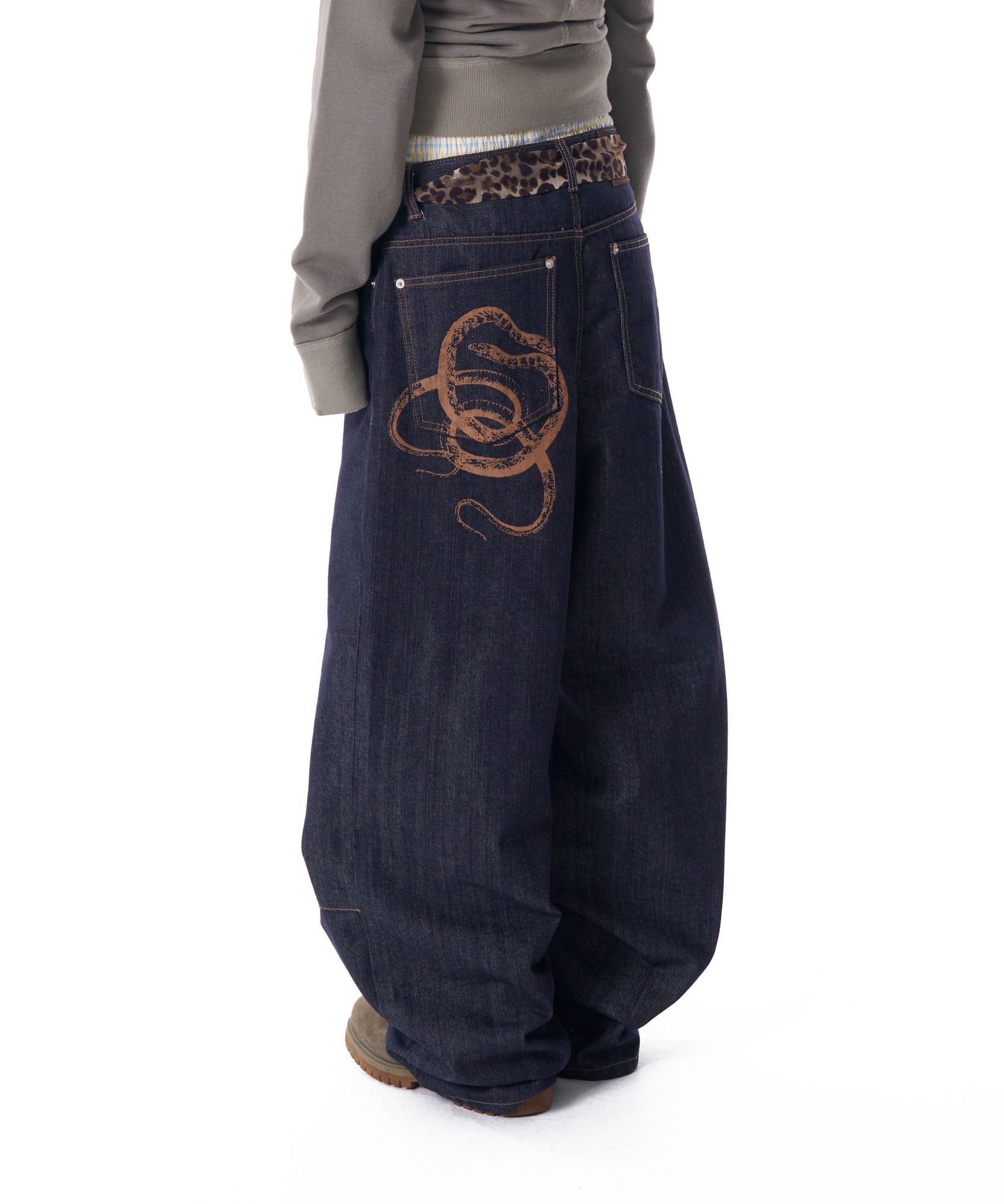 MUSINSA公式 | AAKAM Snake Printed Denim Pants (Dark Blue)