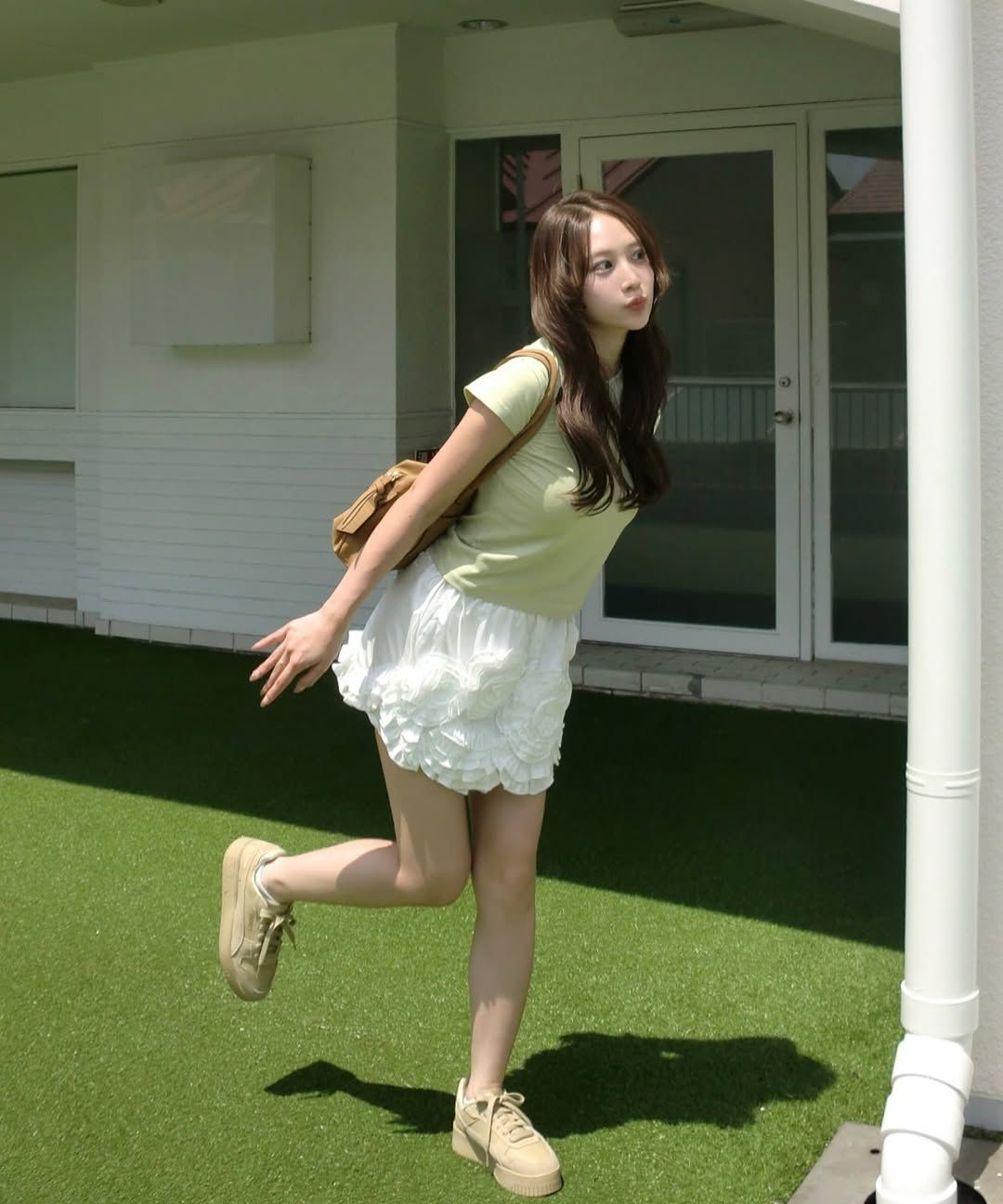 MUSINSA公式 | SINOON [Hearts2Hearts JUUN wearing] Rose Frill Mini