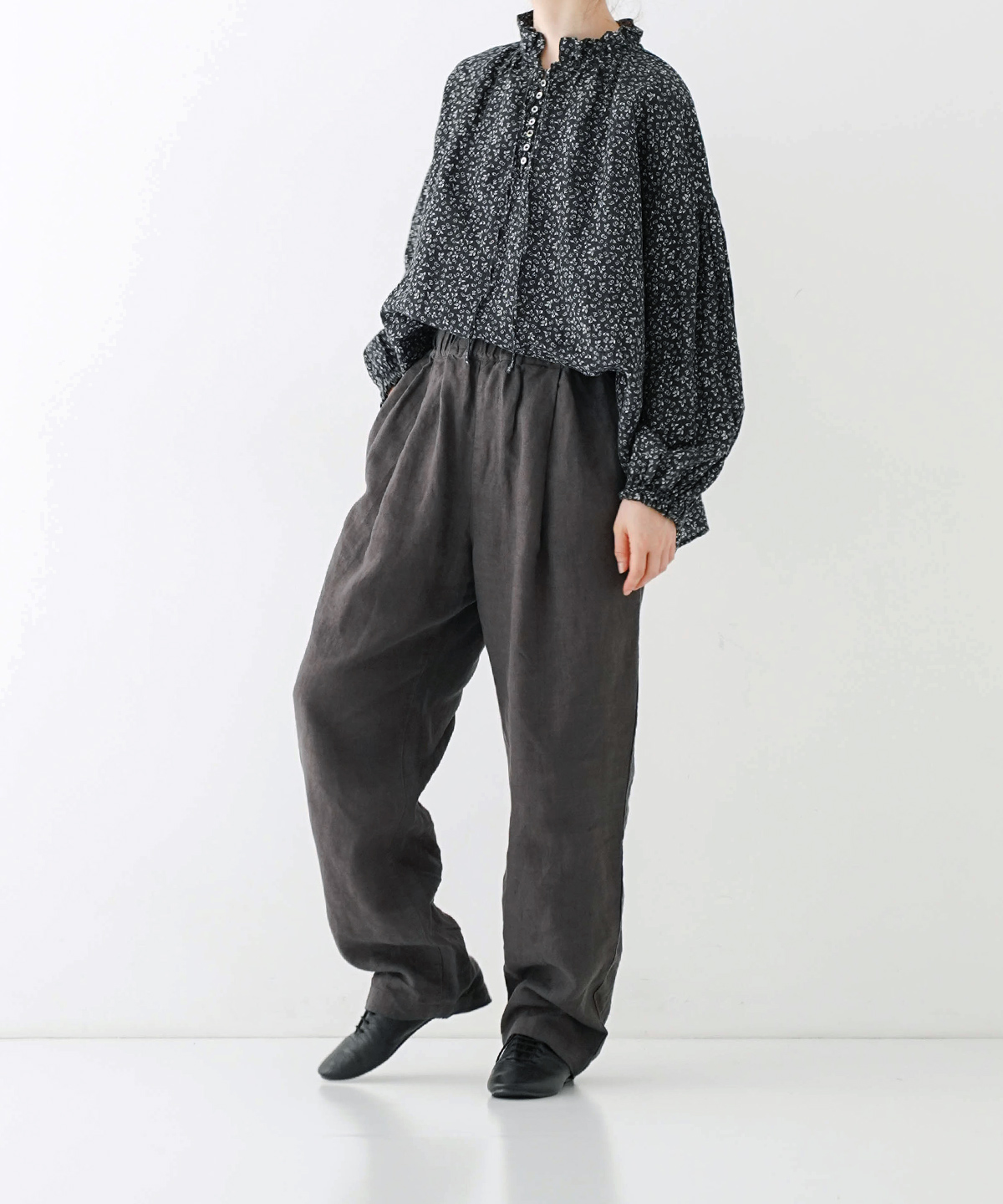 ネストローブ2023AW 起毛リネンコクーンパンツ インクブラック ネスト