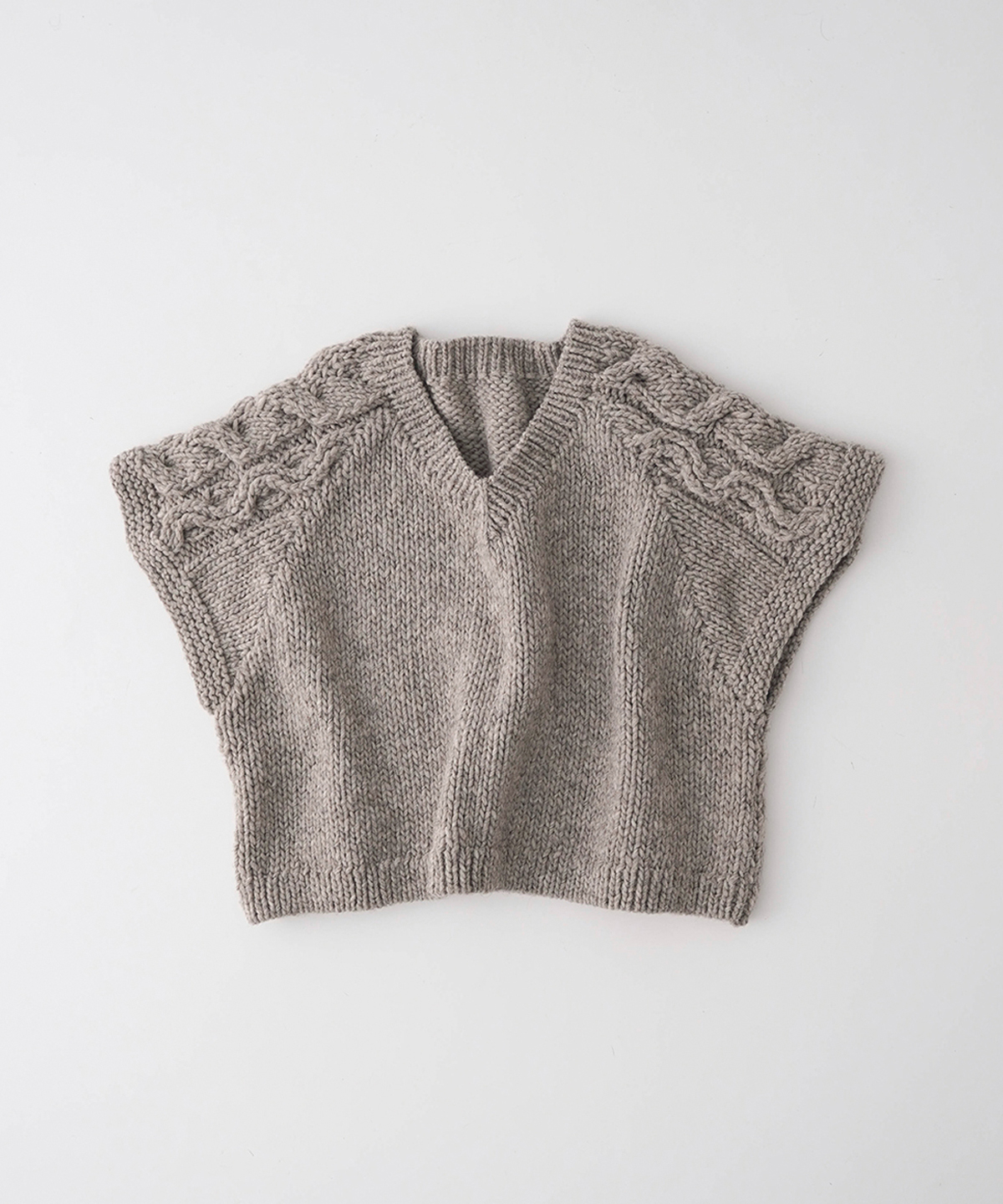 ペルーラグランケーブルニットベスト｜nest Robe / CONFECT ONLINE SHOP