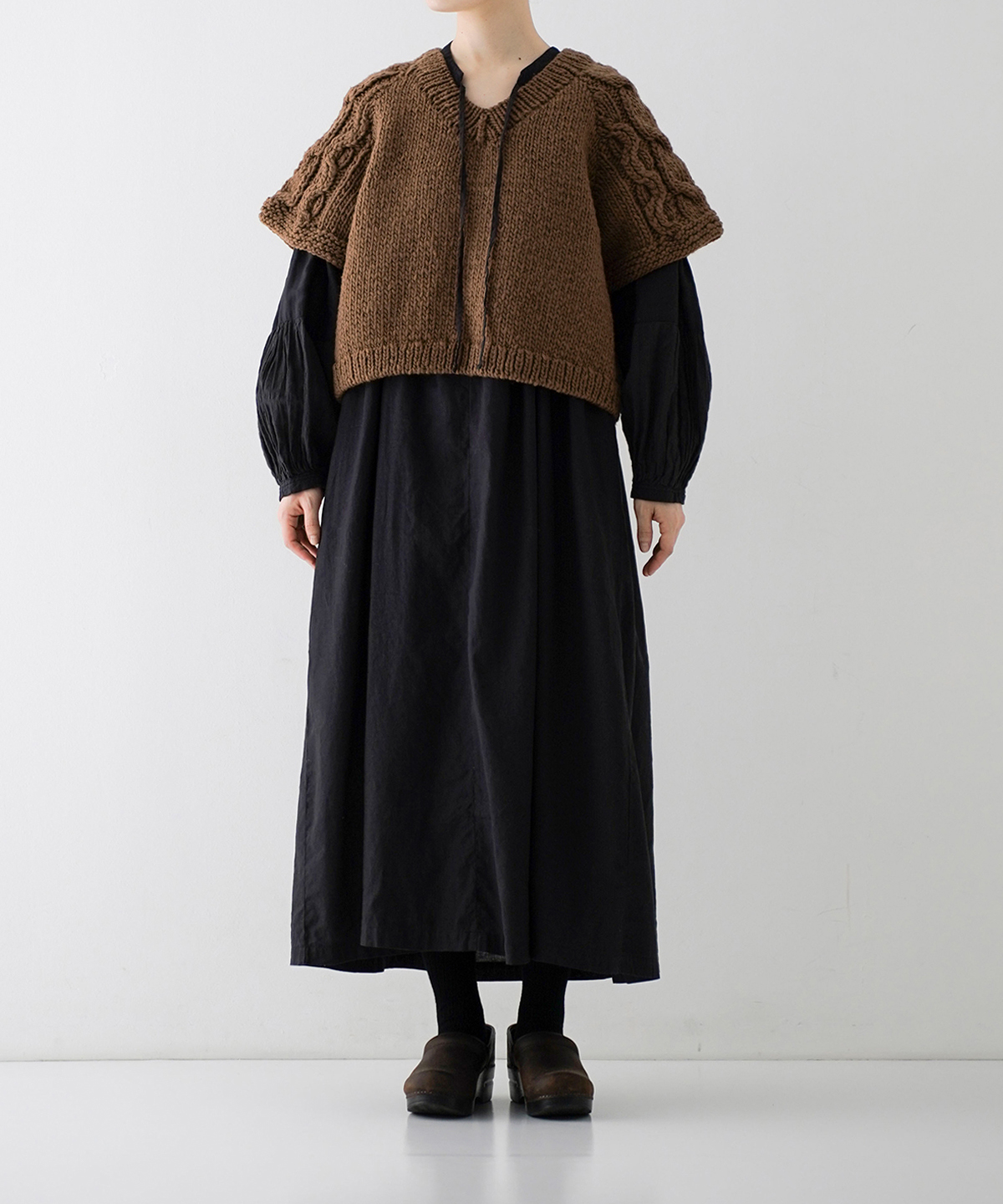 ペルーラグランケーブルニットベスト｜nest Robe / CONFECT ONLINE SHOP