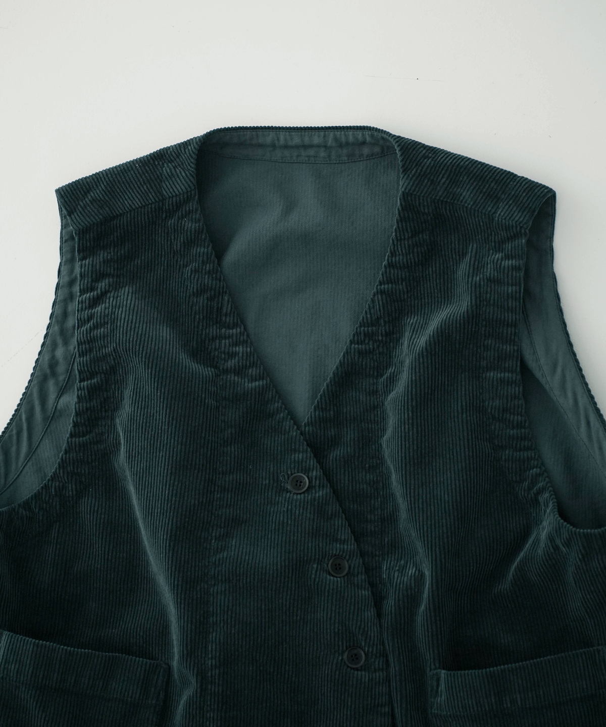 コーデュロイボタンルーズベスト web limited｜nest Robe / CONFECT