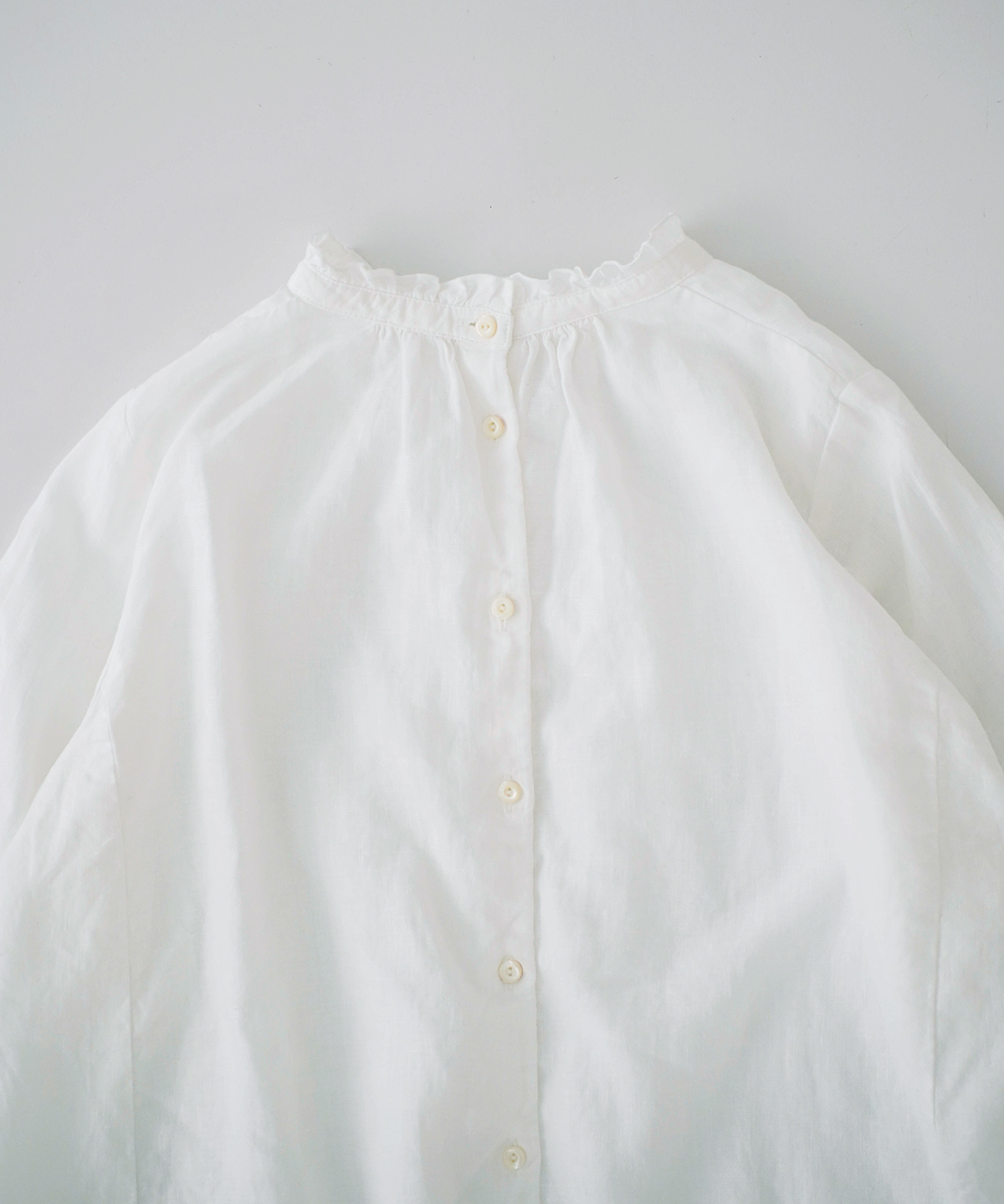 リネンスタンドフリルブラウス｜nest Robe / CONFECT ONLINE SHOP