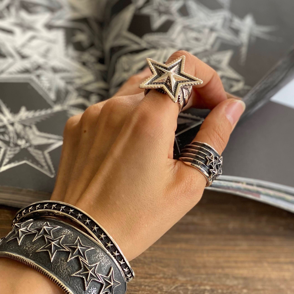 CODY SANDERSON クラウズカーブズ&スターズ シルバー バングル