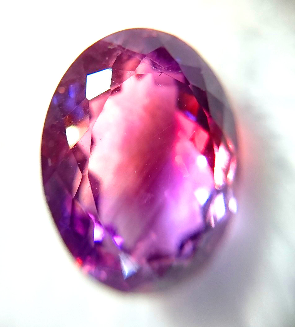 カシャライ産カラーチェンジ・アメジスト ルース | ブルーブラッド