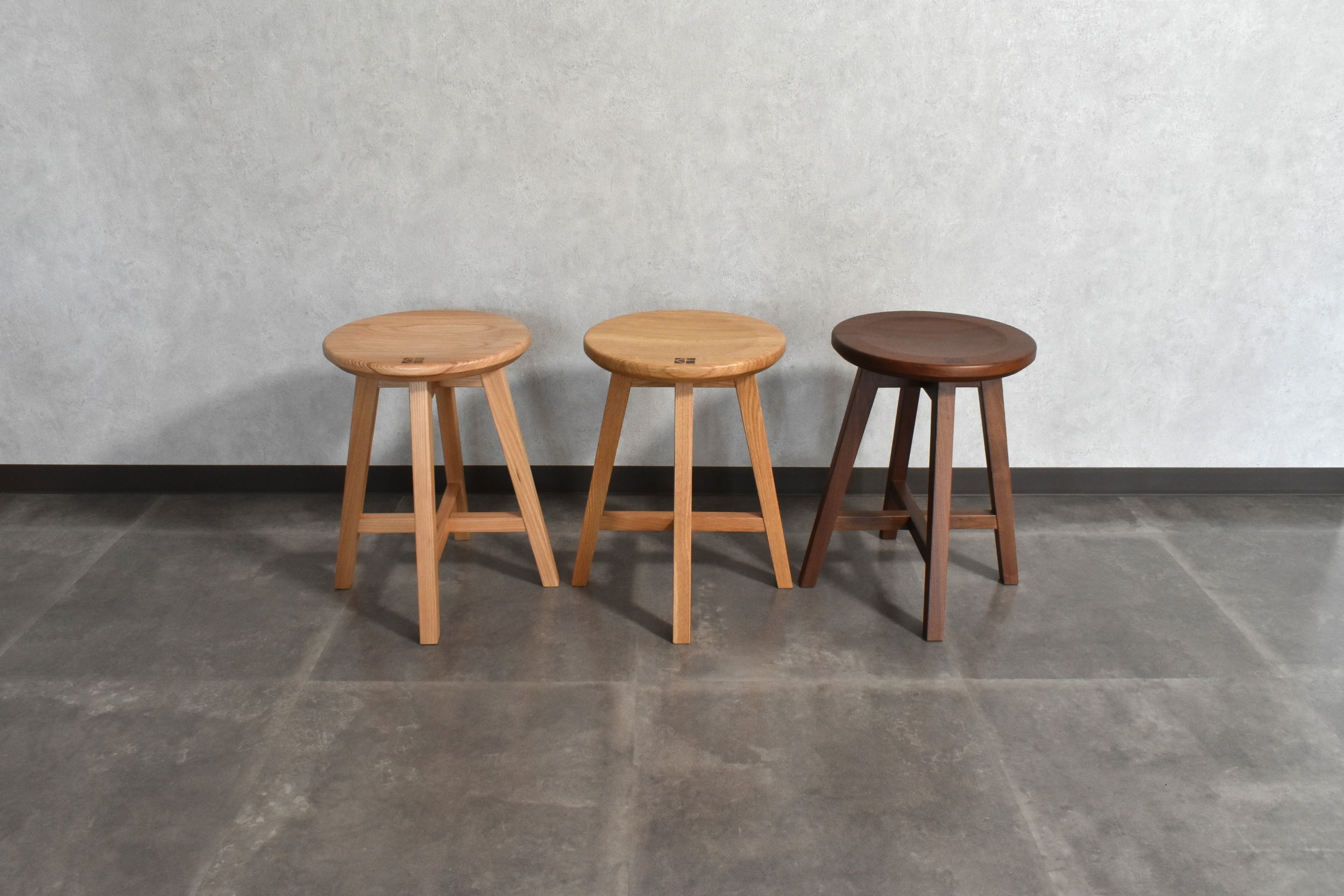 スツール／ブラックウォールナット材（輸入材） | 栗山家具オンライン