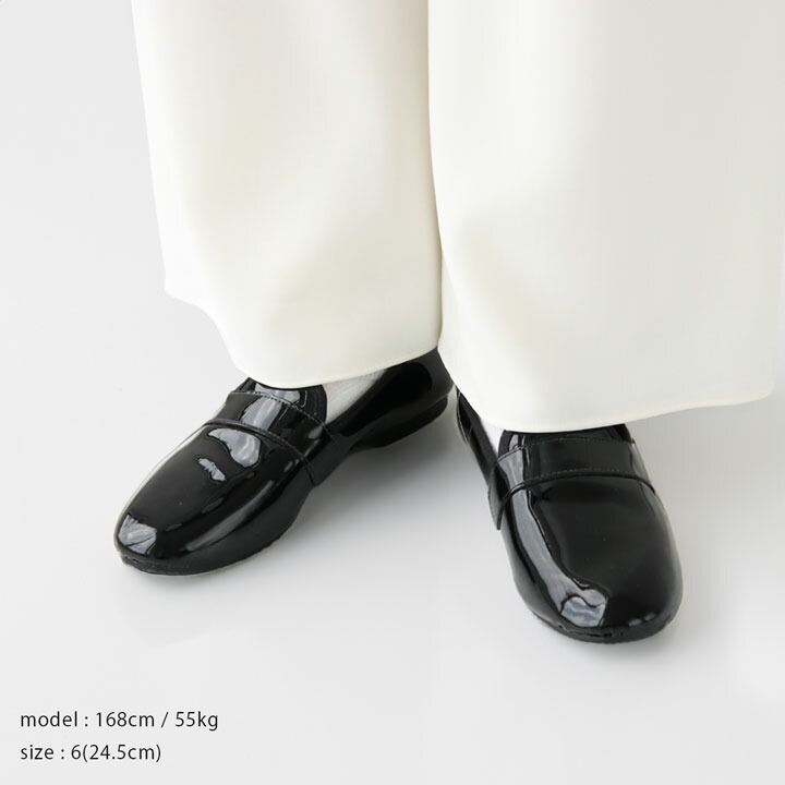 CROWN(クラウン) パテントレザーホールカット フラットシューズ
