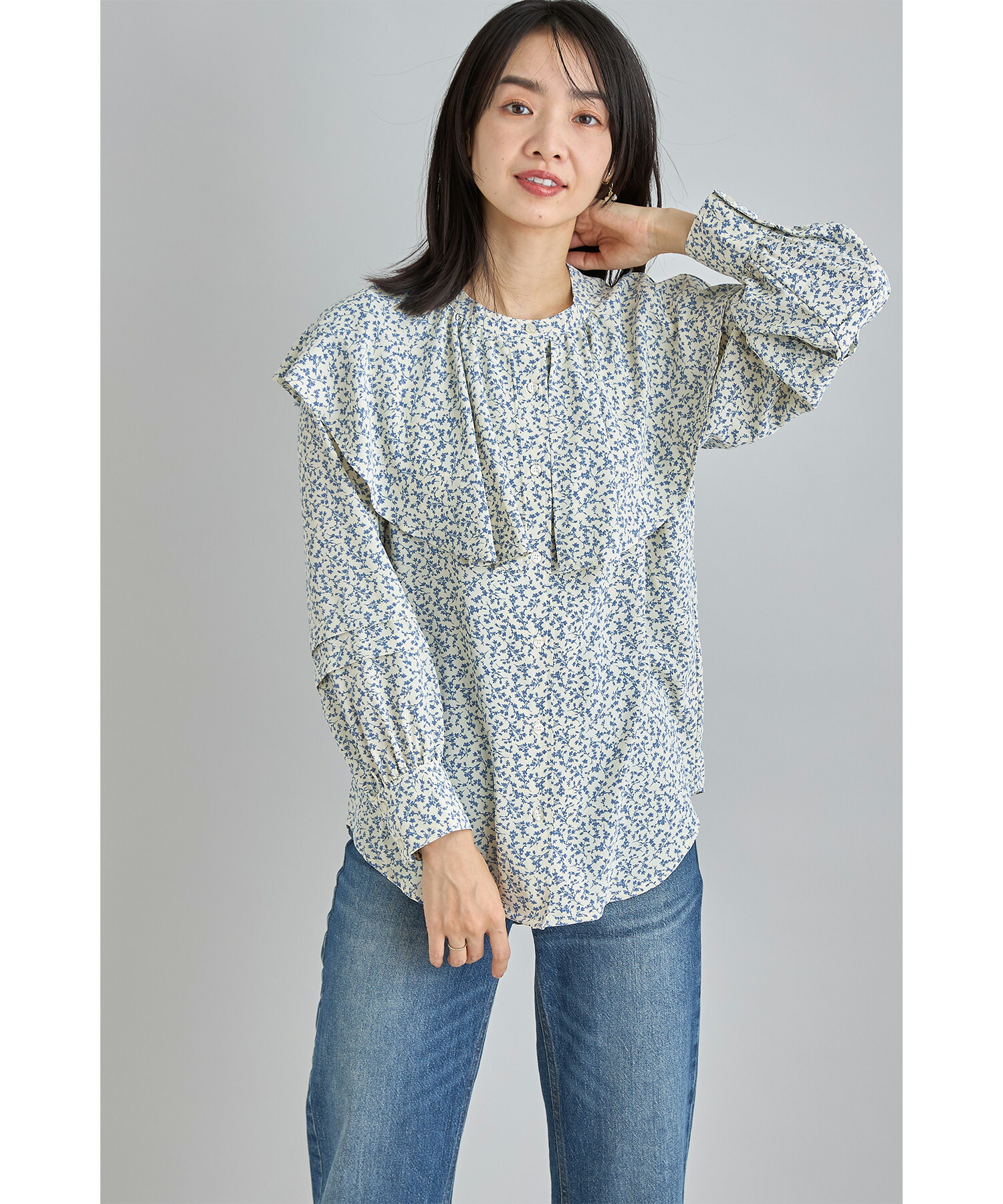 WEB限定]花柄ラッフルカラーブラウス