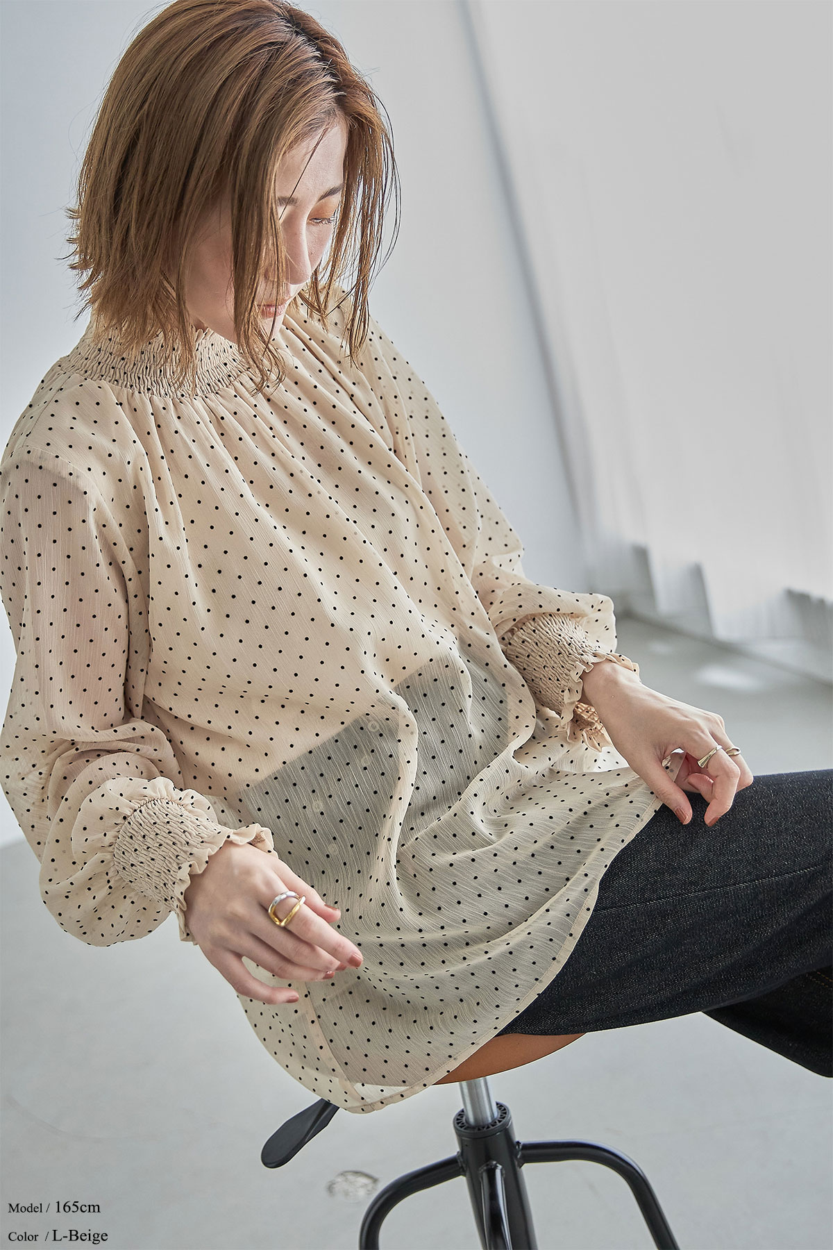 Takakoさん着用】フロッキードットシャーリングブラウス