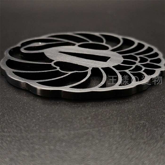 楽天市場】刀鍔 鶴丸の図 目に銀象嵌 鉄製 金工品 細工 職人作 日本刀