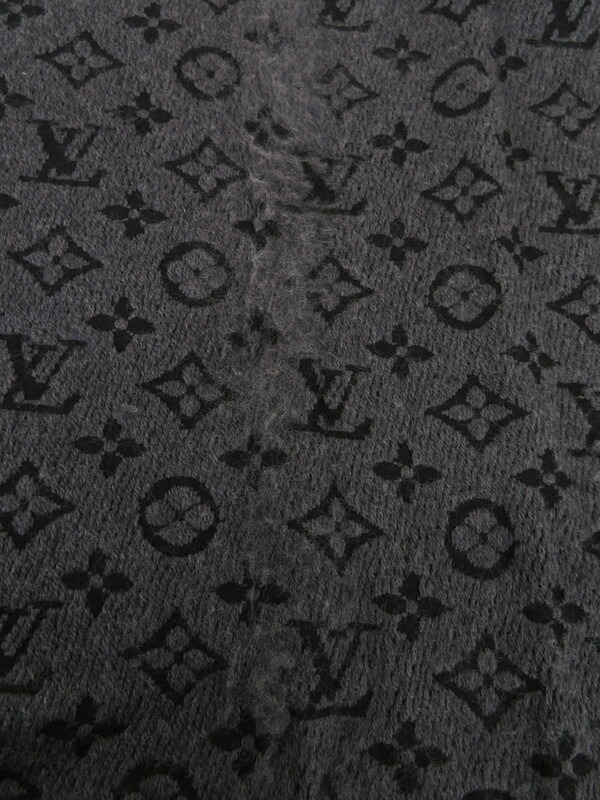 LOUIS VUITTON】【イタリア製】ルイヴィトン『エシャルプ・モノグラム