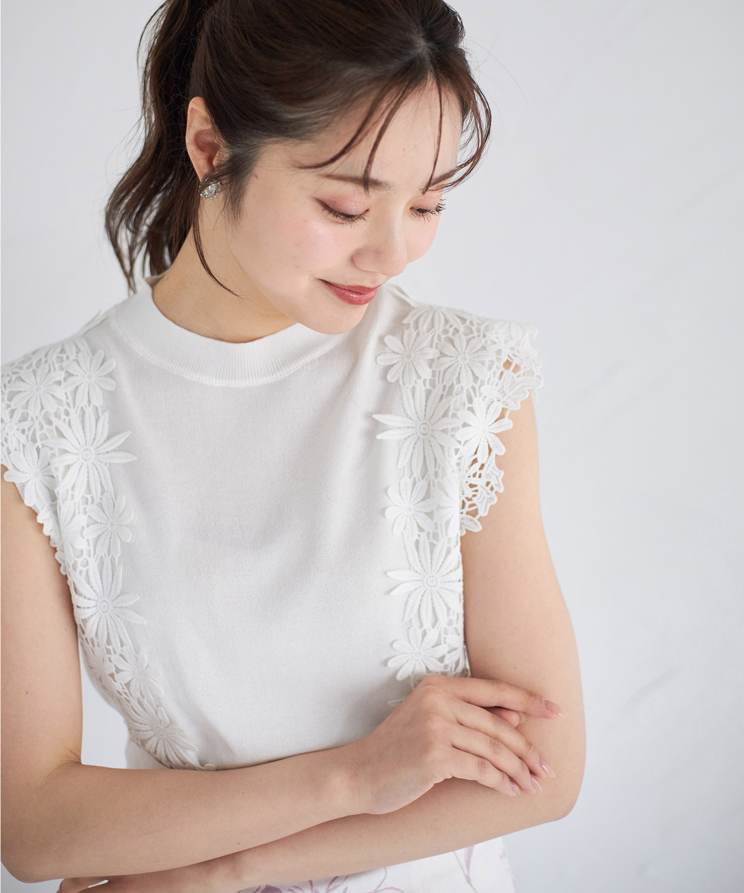 ショルダーフラワーレースニットプルオーバー