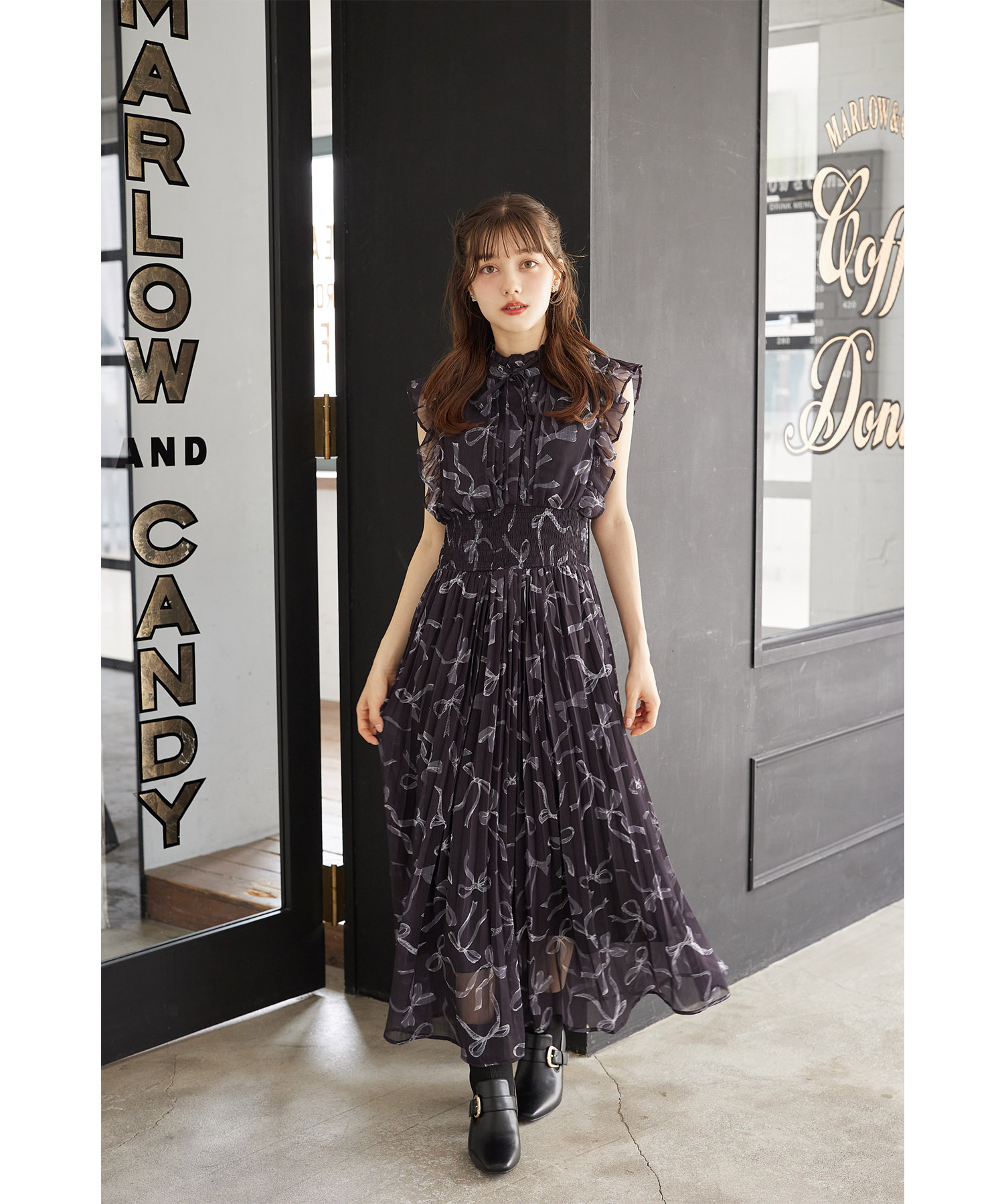 リボン＆フリル付きウエストシャーリングリボンプリントプリーツワンピース