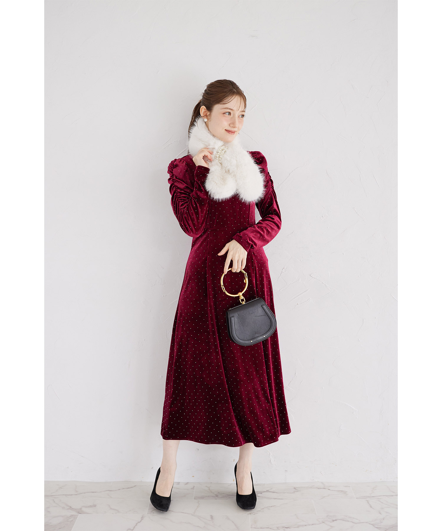 ストーン付きパワーショルダーカットベロアワンピース