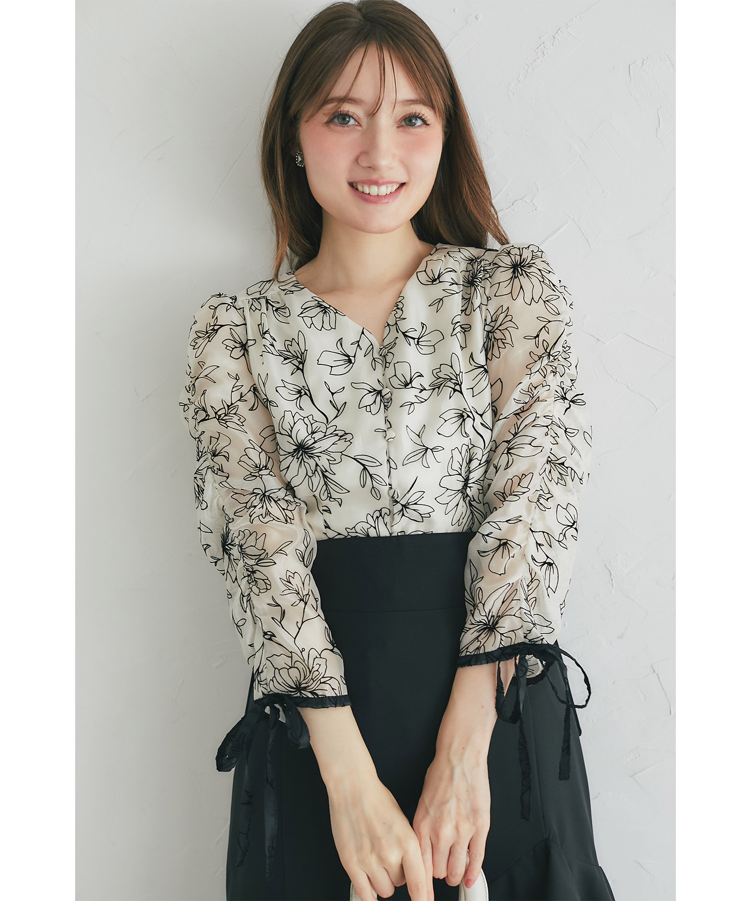 リボン付きフロッキーフラワープリントシアーブラウス