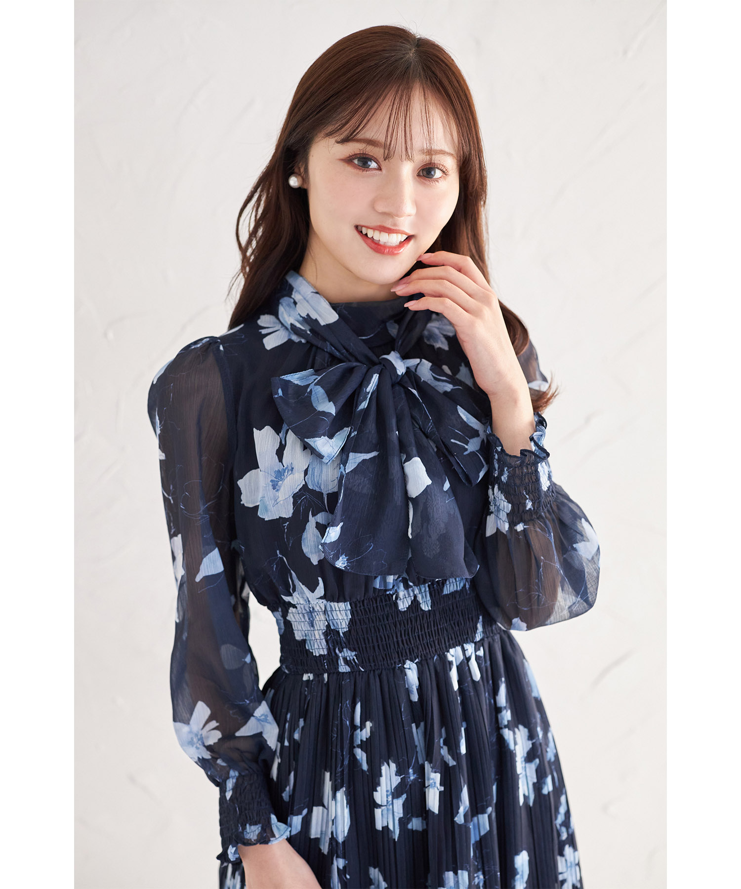 2WAYボウタイリボン付きフラワープリントシャーリングプリーツ