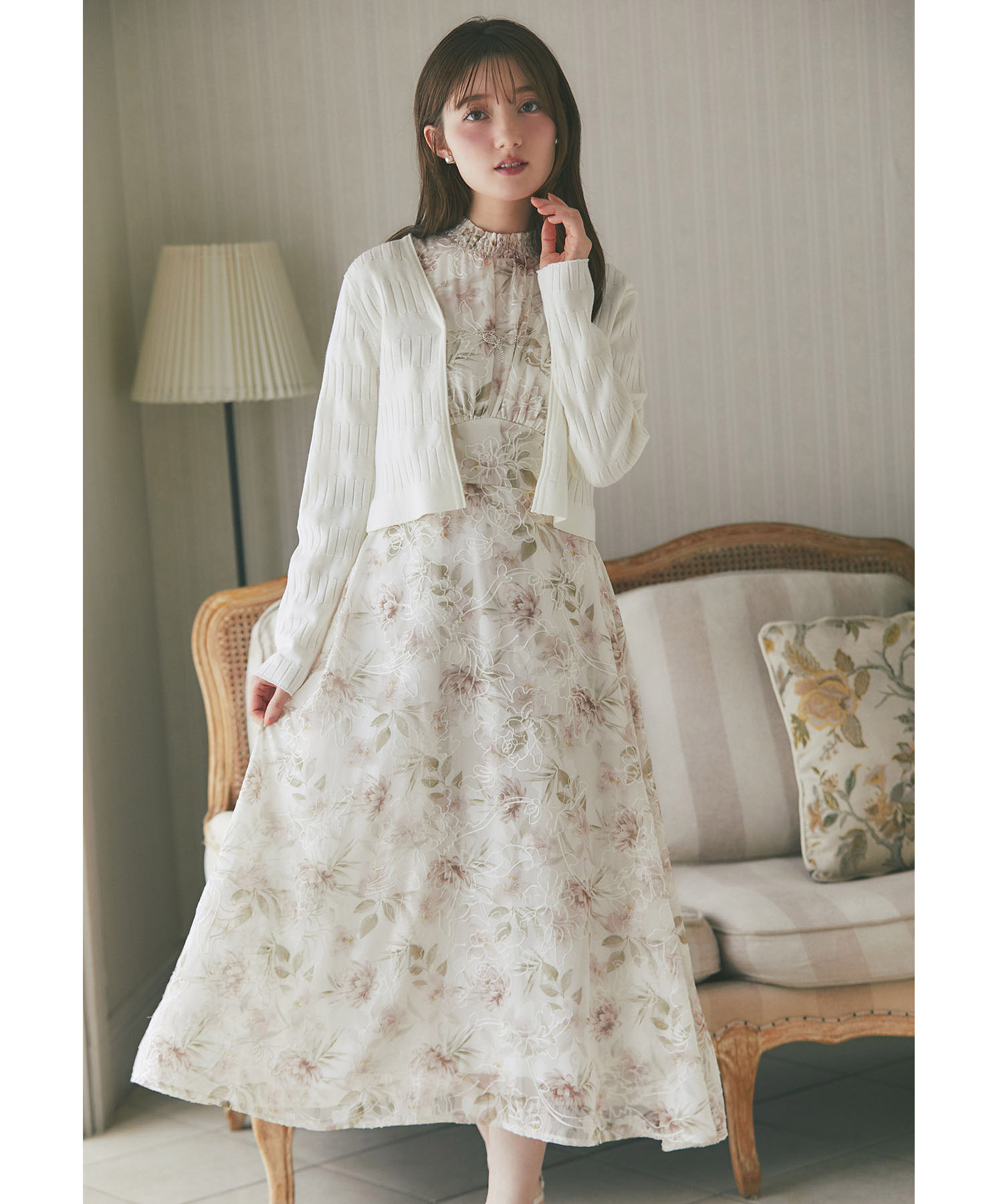 フラワープリント×フラワー刺繍フレアスリーブワンピース