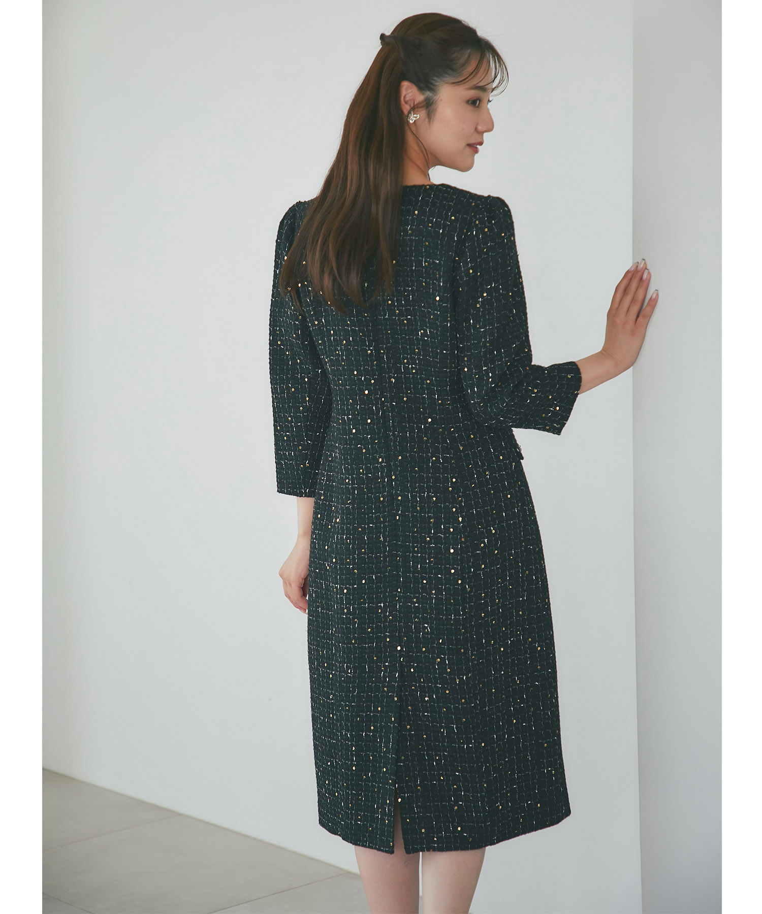 フラワー飾り釦付きスパンコールツイードタイトワンピース