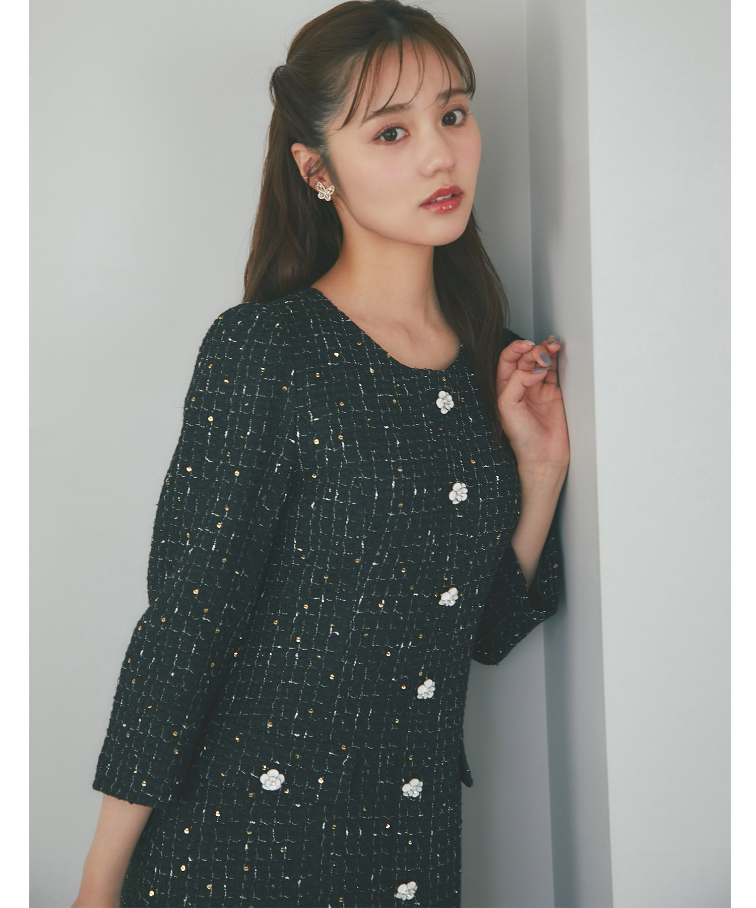 フラワー飾り釦付きスパンコールツイードタイトワンピース
