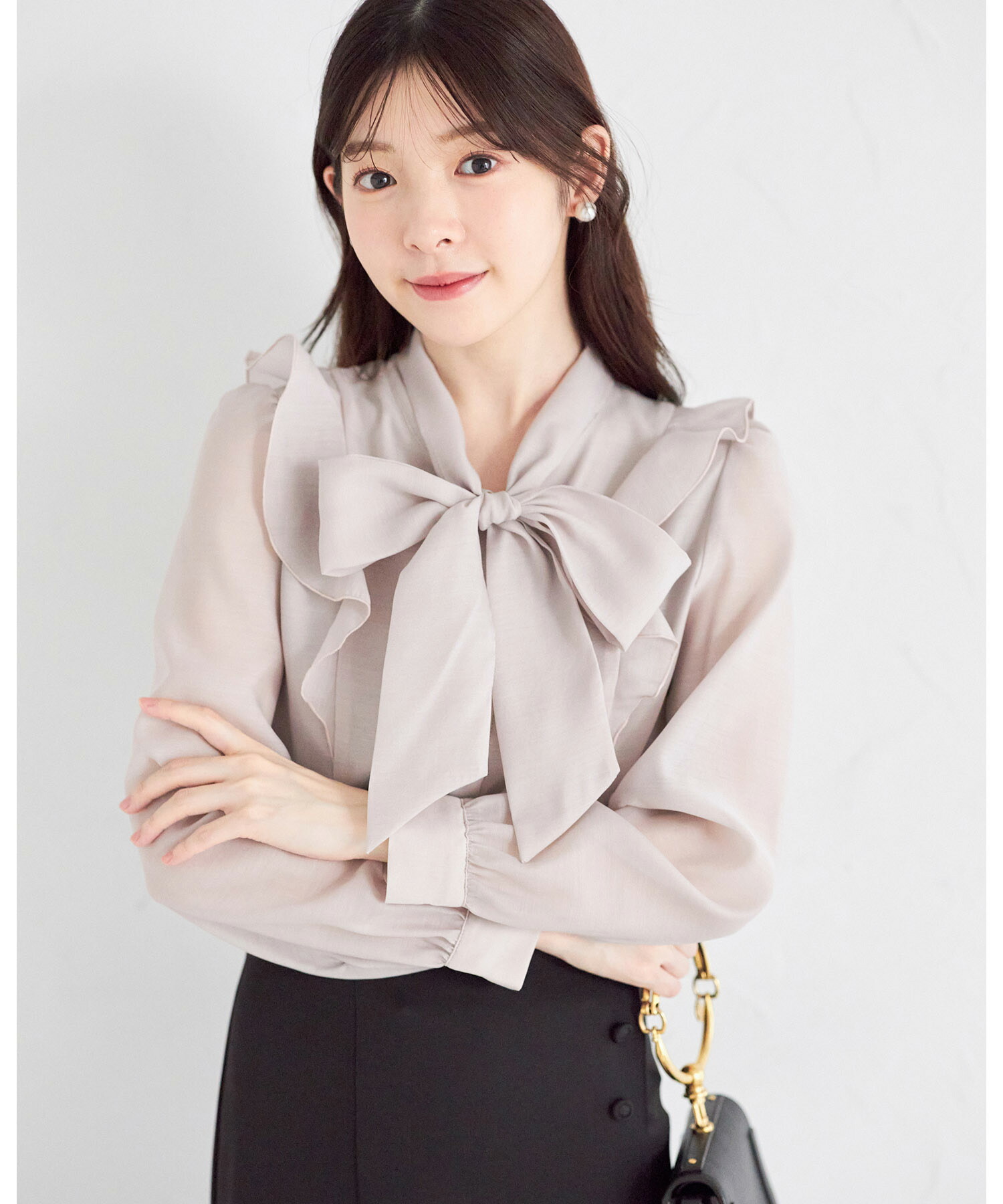 フリル付きパール釦ボウタイリボンシアーブラウス