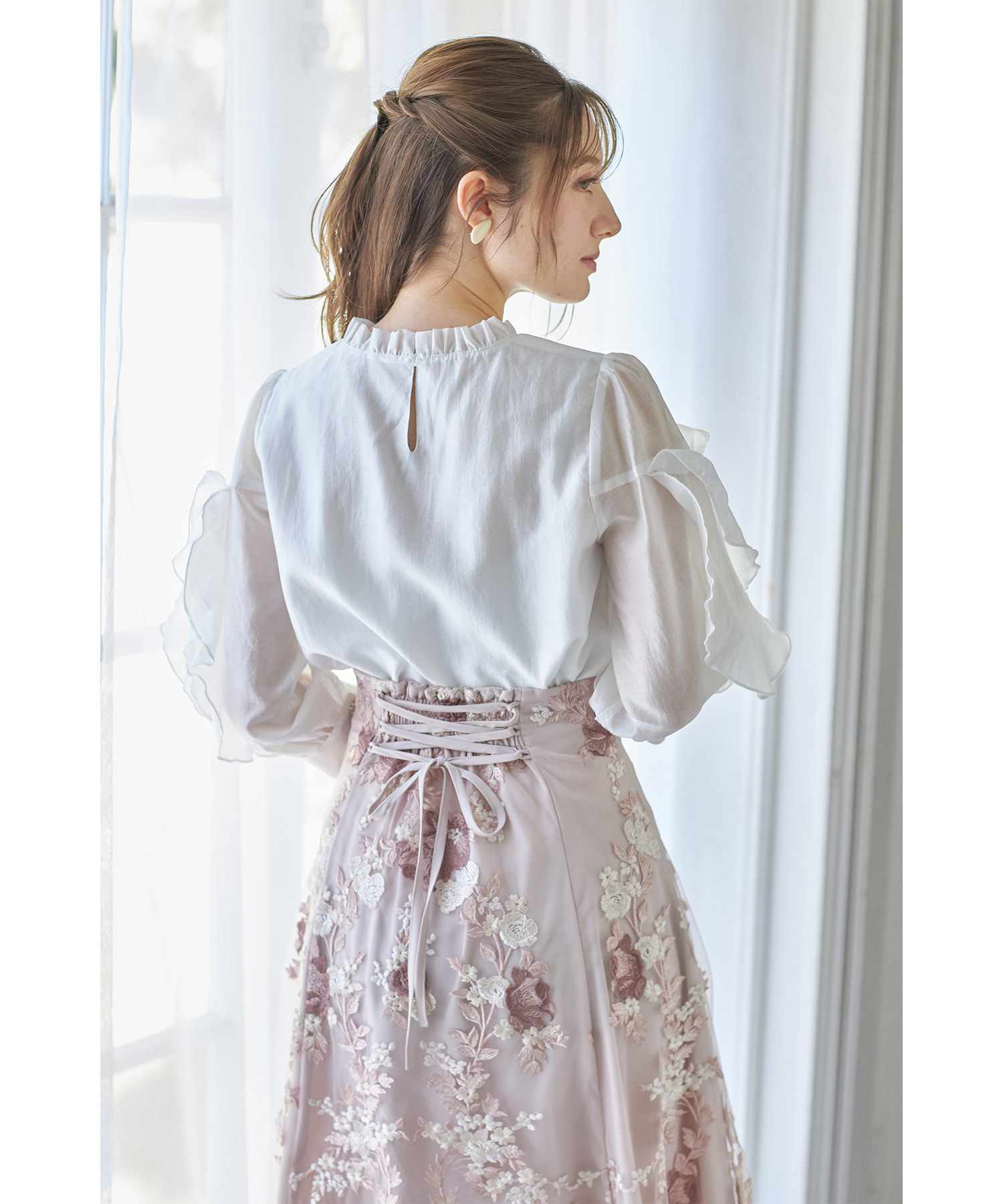 リボンラッフルフリルスリーブシアーブラウス