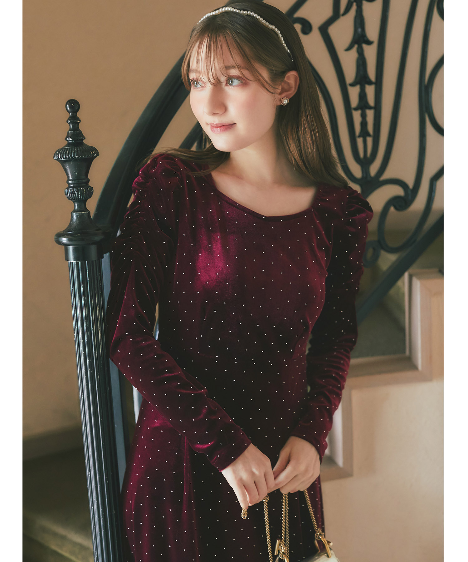 ストーン付きパワーショルダーカットベロアワンピース