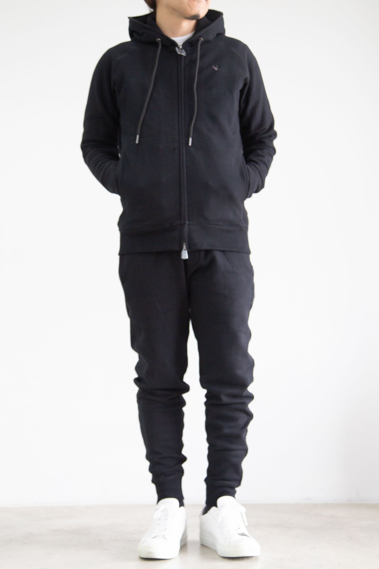 1PIU1UGUALE3 RELAX - 【セットアップ】テープロゴフーディー・ロング