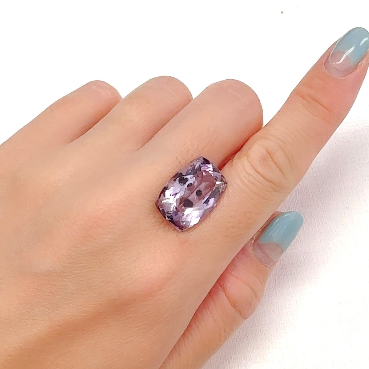 ロマネサイトインアメジスト ブラジル産 13.61ct / 19x13.1mm前後