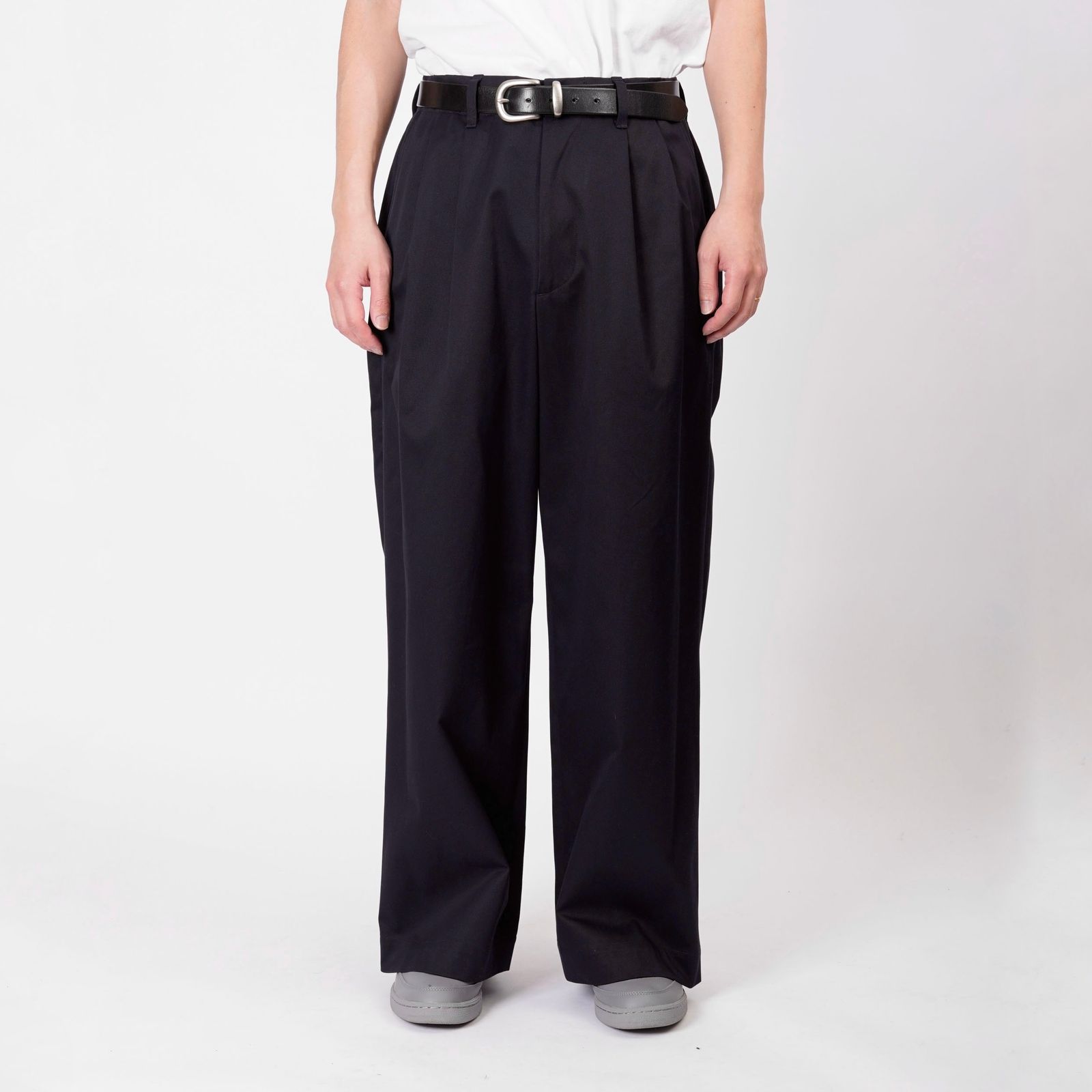 UNIVERSAL PRODUCTS - 【残り一点】2Tuck Wide Chino Trousers