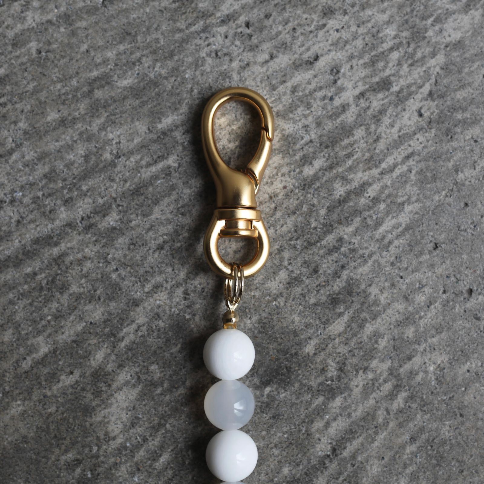 SOSHIOTSUKI - 【お取り寄せ注文可能】Juzu Wallet Chain(WHITE