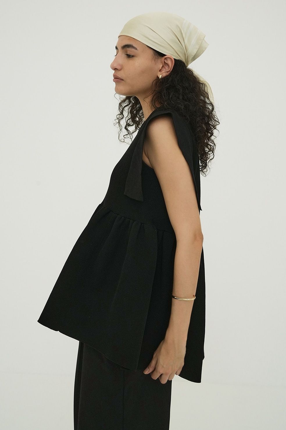 CLANE - 【25SS】 SQUARE SLEEVE GATHER KNIT TOPS - BLACK | スクエア