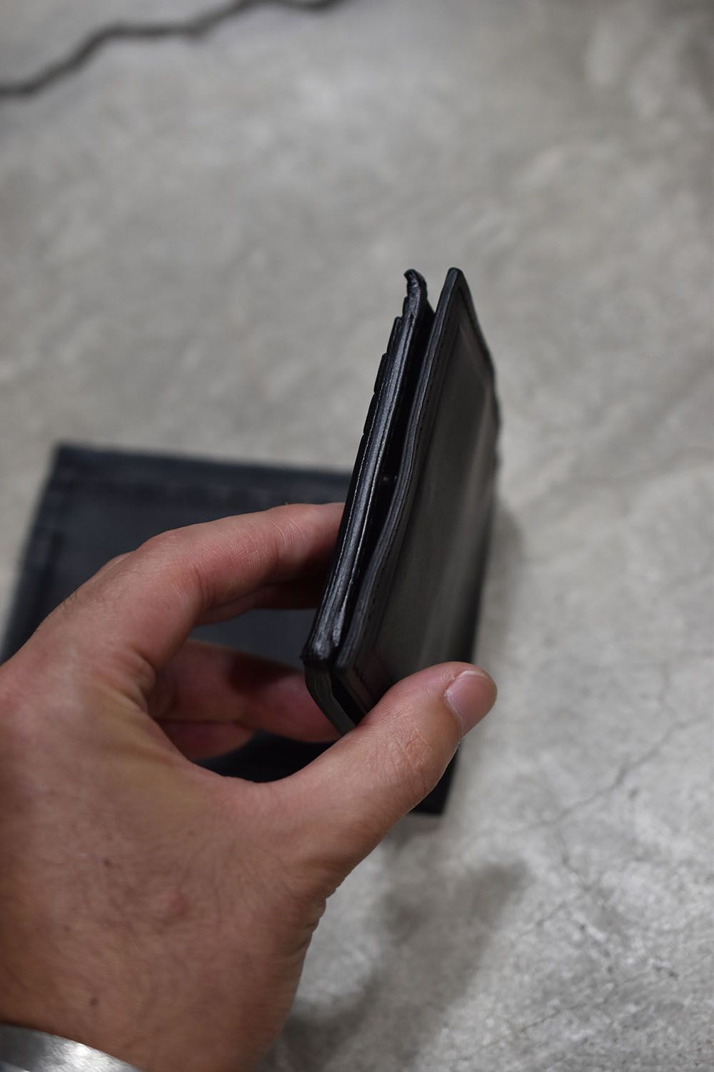 ISAMU KATAYAMA BACKLASH - GUIDI オイルカーフ二つ折り財布