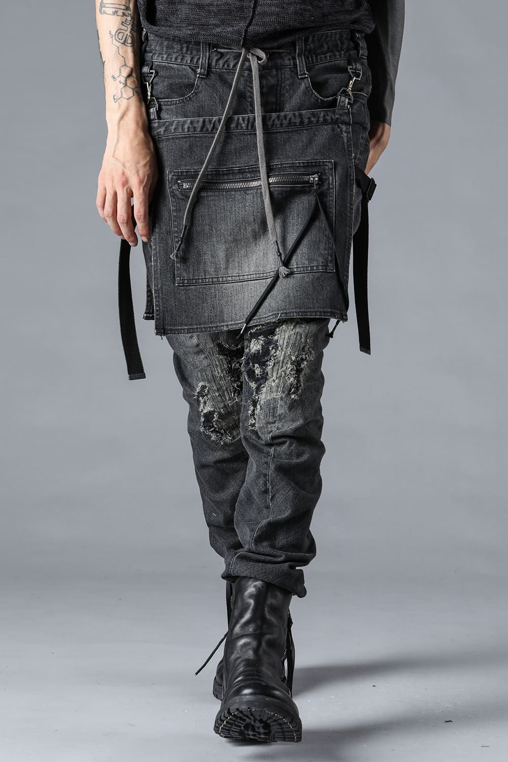 D.HYGEN - Bum Flap Damaged Denim Drop Crotch Slim Pants 